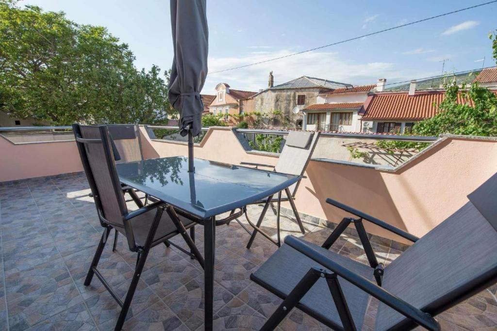 Апартаменты Apartman Pod Nehajem Сень Экстерьер фото