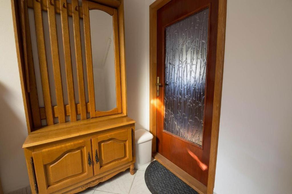 Апартаменты Apartman Pod Nehajem Сень Экстерьер фото