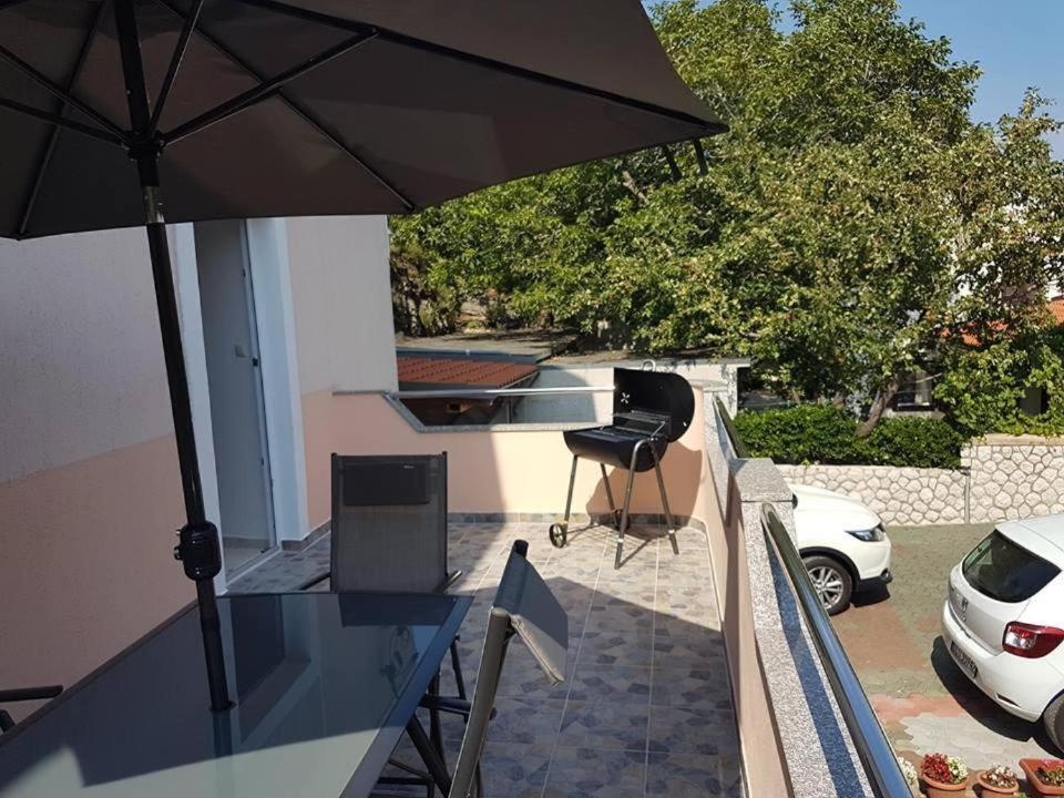 Апартаменты Apartman Pod Nehajem Сень Экстерьер фото