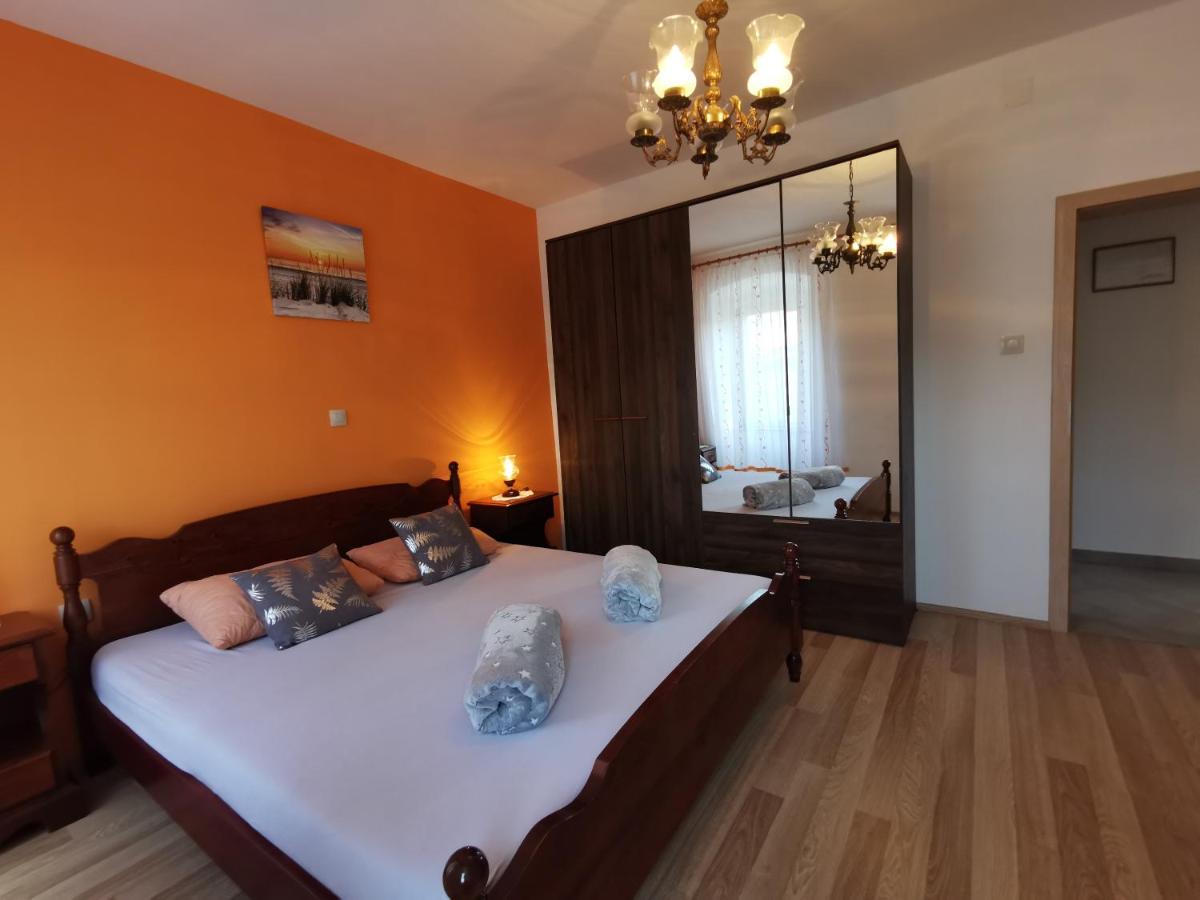 Апартаменты Apartman Pod Nehajem Сень Экстерьер фото