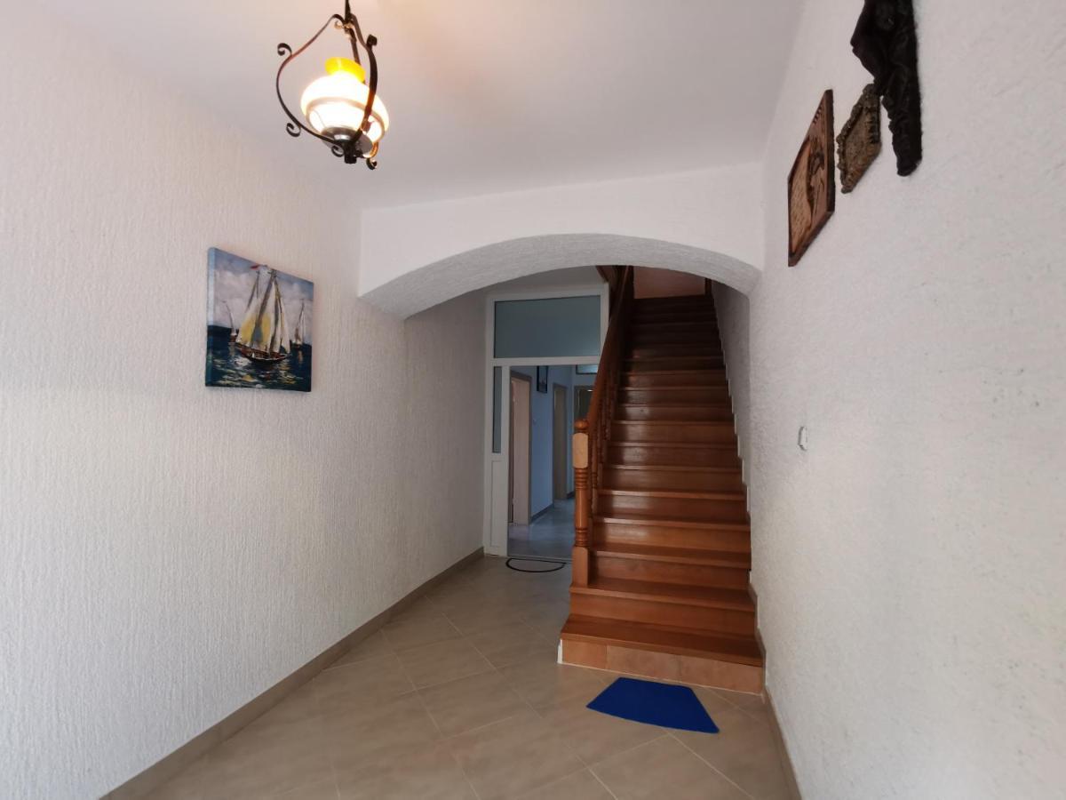 Апартаменты Apartman Pod Nehajem Сень Экстерьер фото
