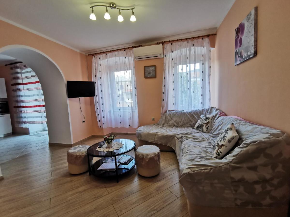 Апартаменты Apartman Pod Nehajem Сень Экстерьер фото