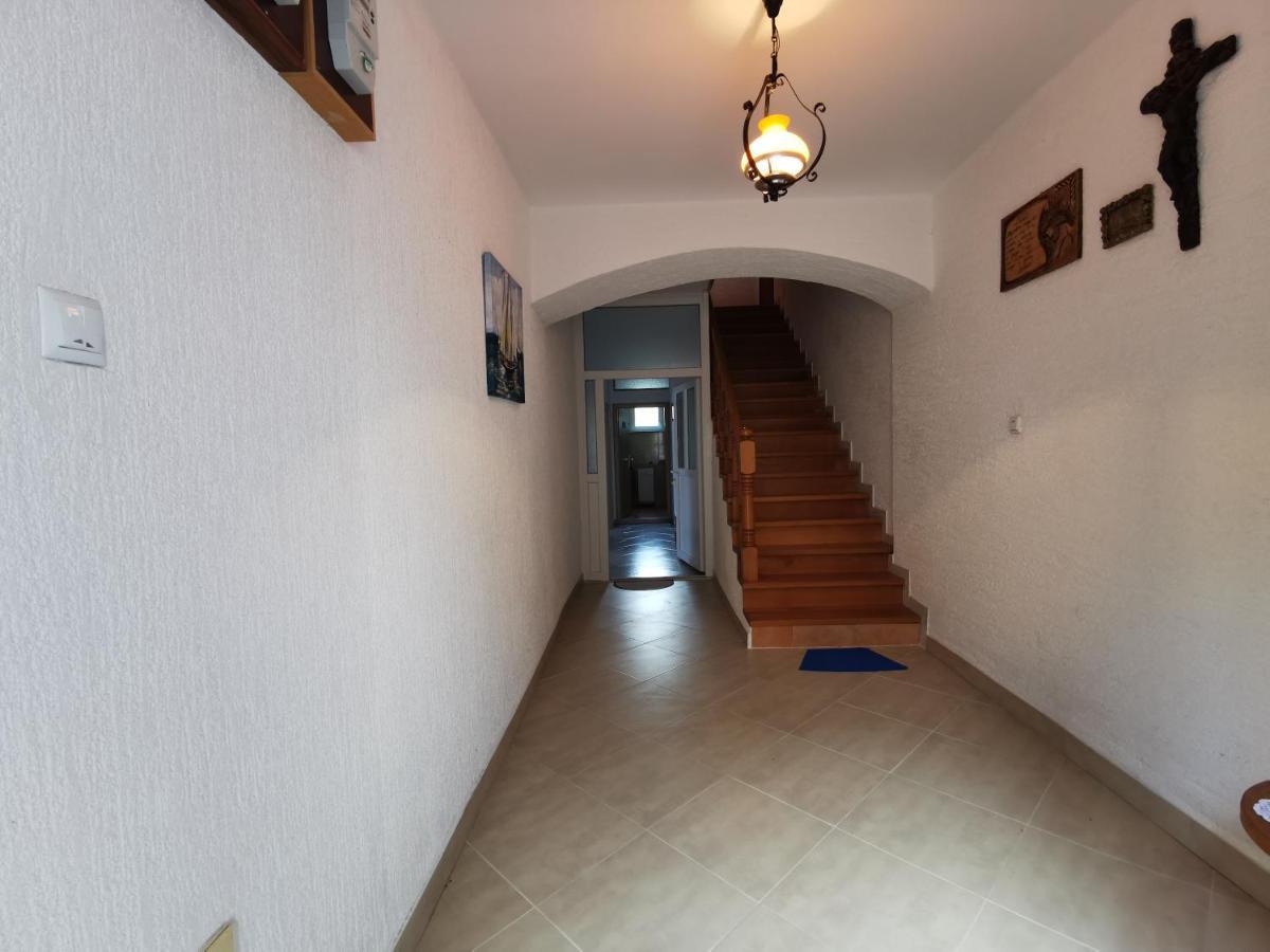 Апартаменты Apartman Pod Nehajem Сень Экстерьер фото