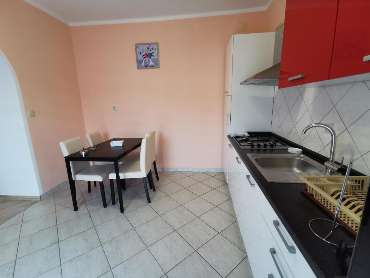 Апартаменты Apartman Pod Nehajem Сень Экстерьер фото