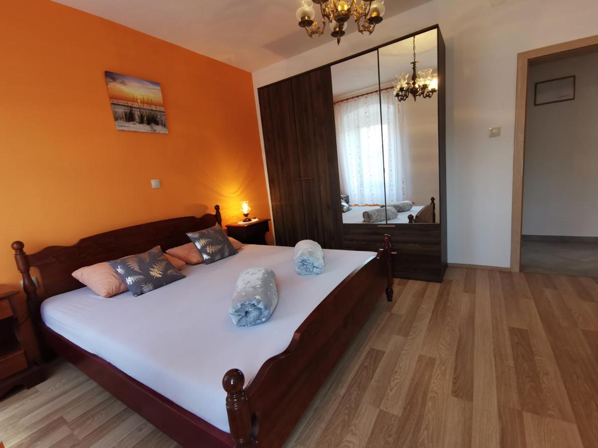Апартаменты Apartman Pod Nehajem Сень Экстерьер фото
