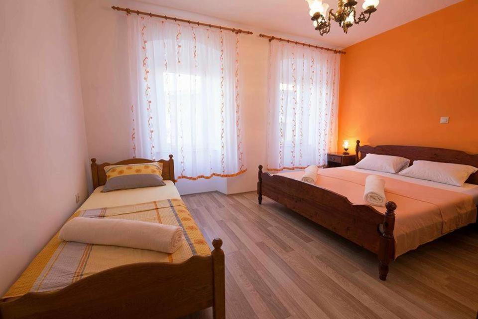 Апартаменты Apartman Pod Nehajem Сень Экстерьер фото