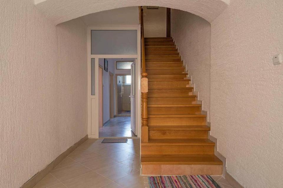 Апартаменты Apartman Pod Nehajem Сень Экстерьер фото